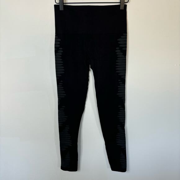 Spanx leggings full length black Aztec design women's size medium - Picture 3 of 5